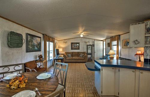 Utopia House | Quiet Utopia Cabin with Deck and Mountain Views!