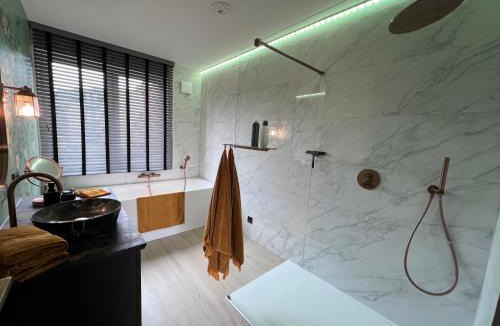 Lommel Apartment | Red cross street