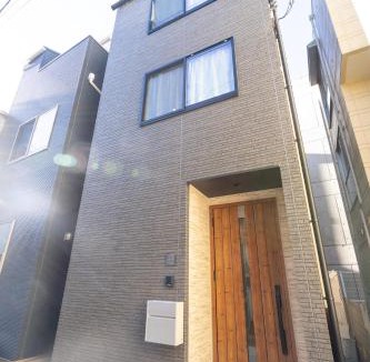Sumida House | RIAUS 新築一軒家貸切 最大6名 family歓迎 空港や観光地直通