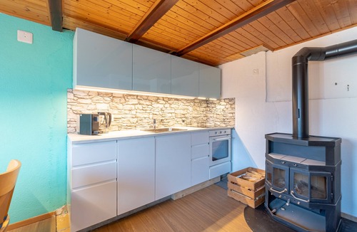 Giubiasco House | Romantic Gioiello in the village center of Loro