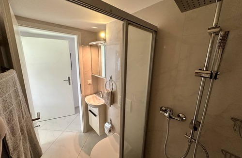 Andelfingen District Apartment | Romantisches Studio Inmitten von Weinbergen