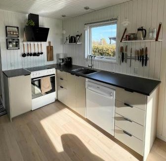 Flovt Strand House | Seaside Cottage With Ocean View At Flovt Beach