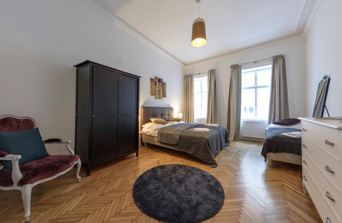Innere Stadt Apartment | Senator Suite Stephansplatz by ichbucheAT