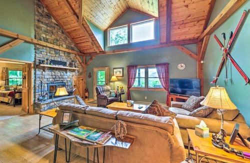 Slatyfork Farm House | Slaty Fork Escape with Mountain View and Hot Tub!
