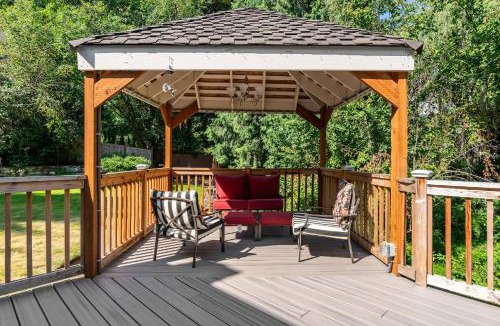 Overlake Apartment | Spacious 3BR Redmond Home with Fireplace & BBQ