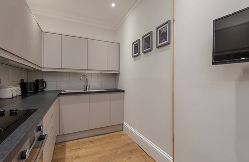 Edinburgh Apartment | Spectacular City Centre Apartment. Sleeps up to 4. Brand New!