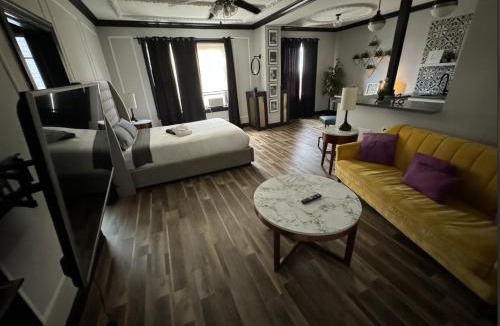 Shaw Apartment | Studio W&D Parking Mins to STL Zoo Forest Park