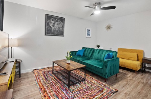 Highland Apartment | Stylish 1BR Near UT | Highland | Evonify