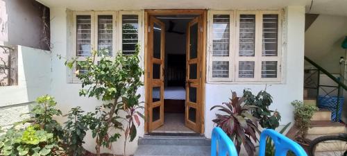 Kolhapur Apartment | Swanky Sojourns Homestay with single AC Bedroom