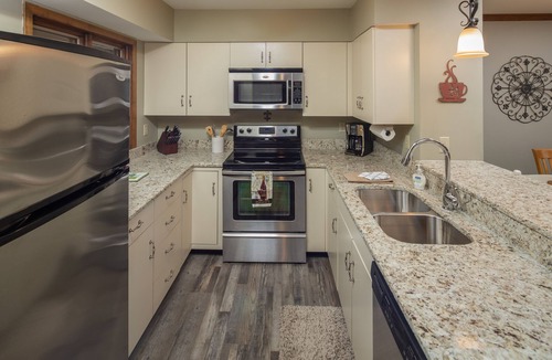 The Galena Territory Condo | The Cozy Lake Stay You've been Craving - Fireplace, Comfy Beds & Quiet!