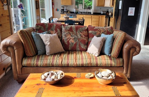 Manistique House | Thimbleberry Cottage: Golden Leaves & Cozy Evenings – A Fall Escape to Remember
