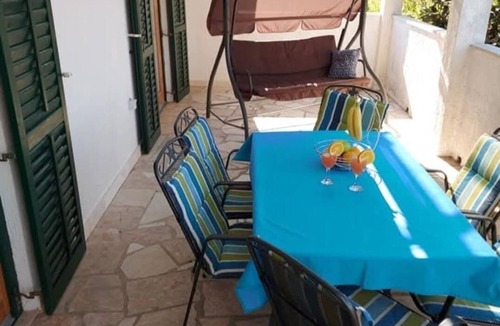 Mirce Apartment | Three bedroom apartment with terrace Mirca, Brač (A-5655-a)