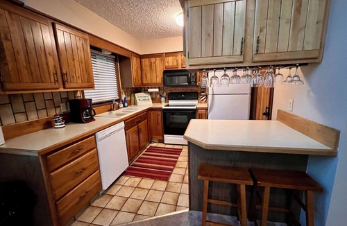 Elmira Cabin | Up North cabin in the woods: a perfect spot for nature lovers & adventurers!