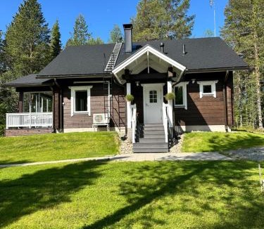 Jormua Ski Chalet | Villa Ihanus 100 m2 ja rantasauna järven rannalla