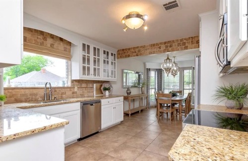 Grapevine House | Walking distance to the lake, Pool/Hot tub/Slps12/less than 2 miles from Main ST