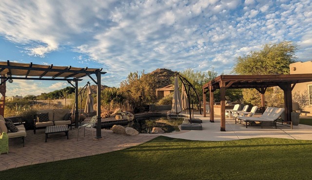 ADOBE MANOR/Main + Guest Home/Sleeps 20
