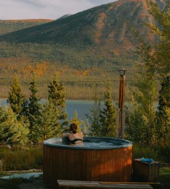 CabinsOver Crag Lake Glamping Bear
