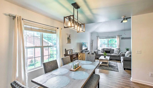 Charming Springfield Escape w/Furnished Deck