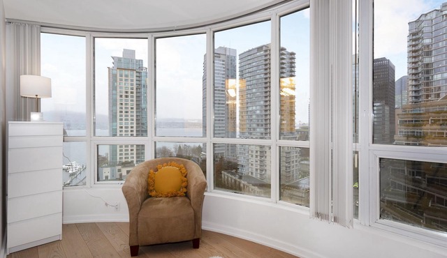 D17 - Amazing waterfront 2 bedroom unit