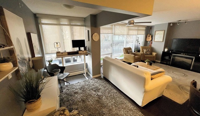Downtown Oasis for FIFA | Pool, Hot Tub | Huge Patio | Free Parking | Sleeps 4