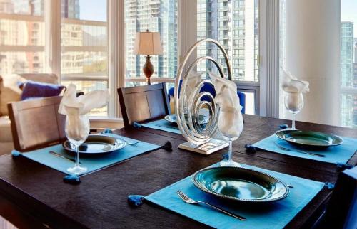 Elegant 3BR in the Heart of Downtown - Incredible Views