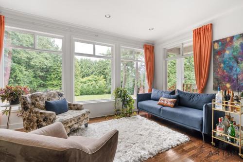 Grand 4BR Point Grey Manor - Walk to Beaches