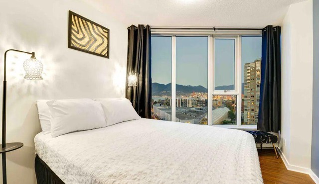 In the Heart of the City | Walk to Attractions | Discover Views from Top