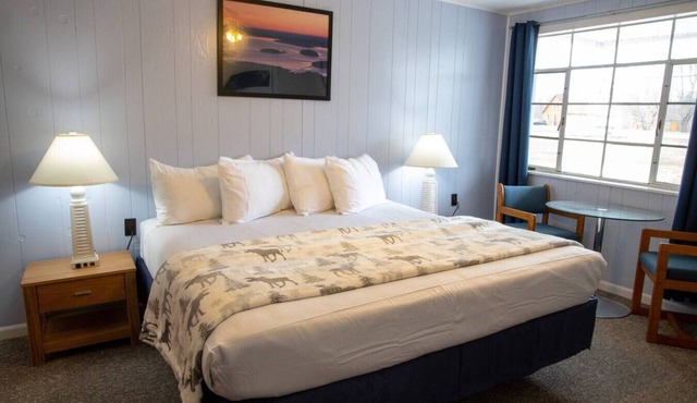 Isleview Motel Room 7 -10 min drive to Acadia!