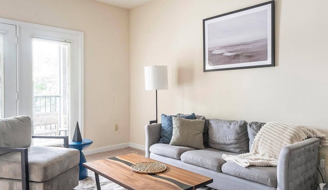 Landing | Incredible 2BD, Clubhouse, Pool