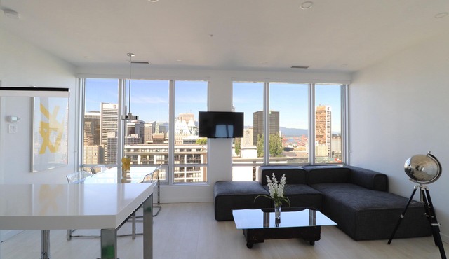 Luxurious 2 BR in ❤︎ Vancouver w/Incredible Views