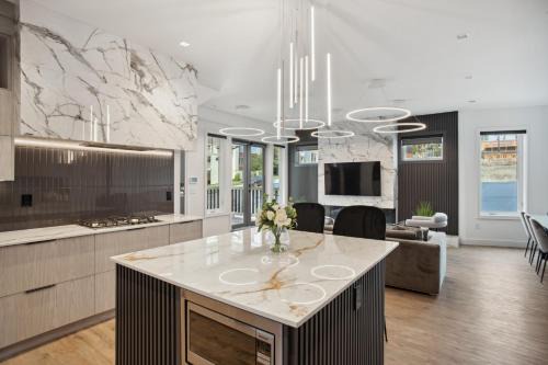 Luxury Downtown Vancouver Home Near Sunset Beach with Parking