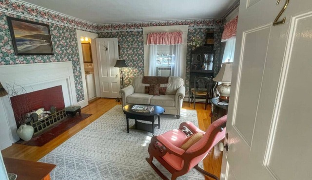 Open Hearth Inn Suite 2 - 10 min to Acadia!