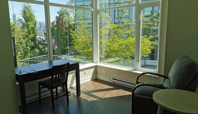Relocation special/Kits Garden View Condo