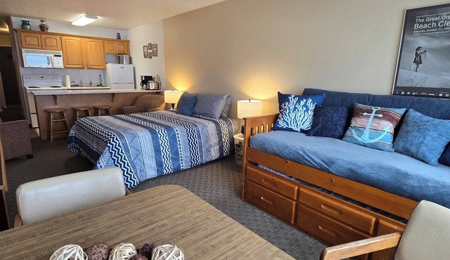 Sea Gypsy Oceanfront Condo, Sunsets, Bonfires, Your vacation starts here!