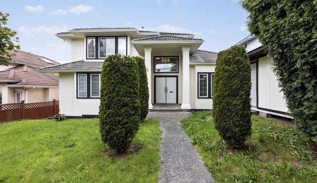 Spacious 4 bedroom with covered patio/fireplace