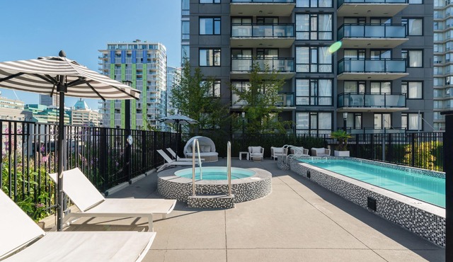 Spacious Two Bedroom Apartment Located Near Yaletown