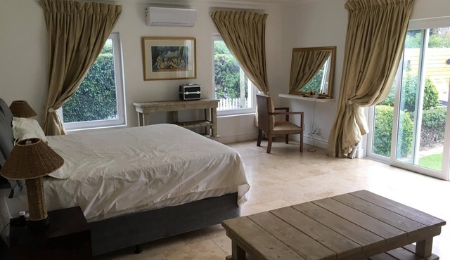 Stunning 2bed home with solar, garden & private pool in perfect location
