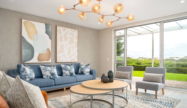 Stylish 3 Bedroom Apartment on Dolphin Beach