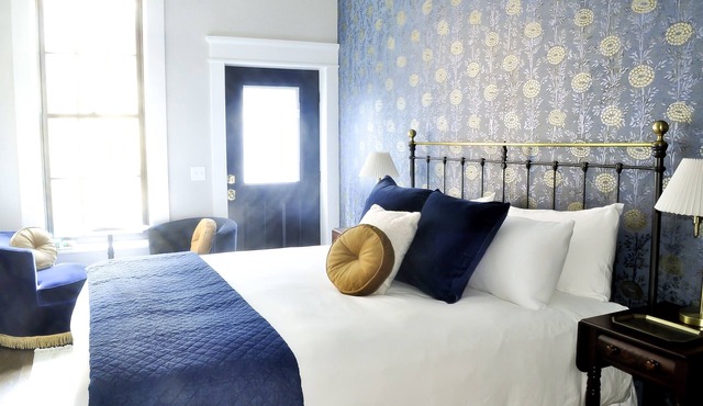 Ulysses Suites, Suite 204