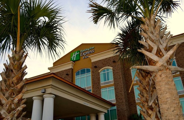 Holiday Inn Express and Suites North Charleston, an IHG Hotel