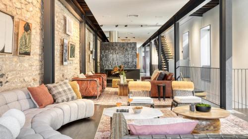 Paramount Place by AvantStay 4 Story Apartment in Heart of Austin w Movie Theatre