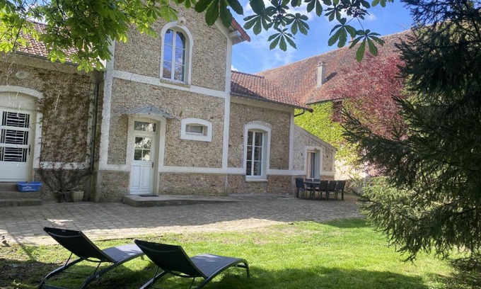 Crevecœur-en-Brie Bed & Breakfast | 150 m² Bed and breakfast ∙ 4 bedrooms ∙ 8 guests