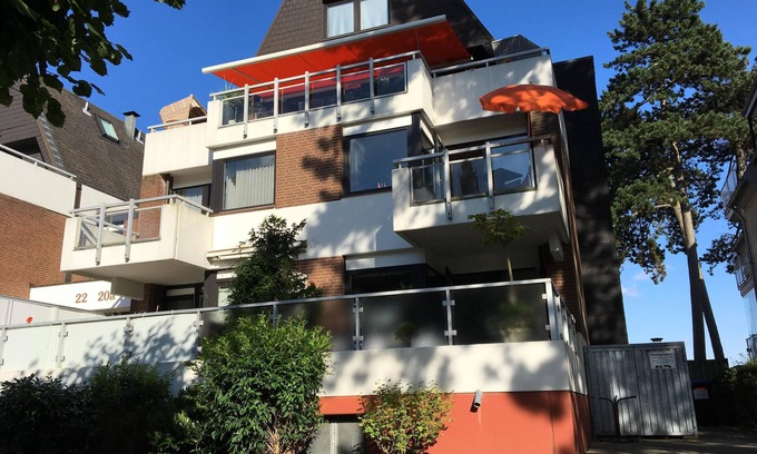 Alt-Travemunde/Ronnau Apartment | 1st beach row Kaiserallee incl. WLAN, 2 bicycles, beach chair package possible