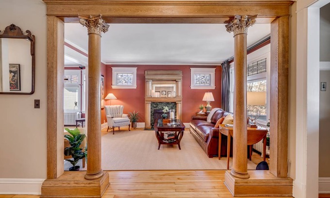 Summit - University House | 265 m² House ∙ 5 bedrooms ∙ 10 guests
