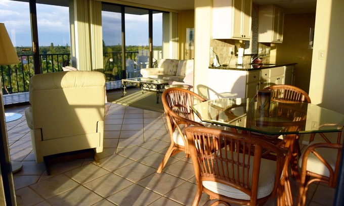 Siesta Key Condo | 5th Floor Siesta Key Condo Across From Pristine Sand & Blue Waters 2bd/2b Views