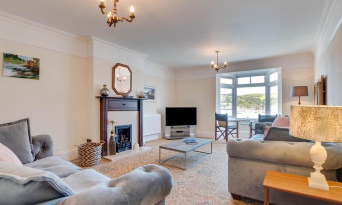 Dartmouth House | Holiday Home Bayards by Interhome
