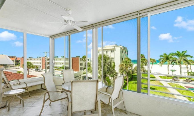 Siesta Key Apartment | Island House Beach Resort 13S