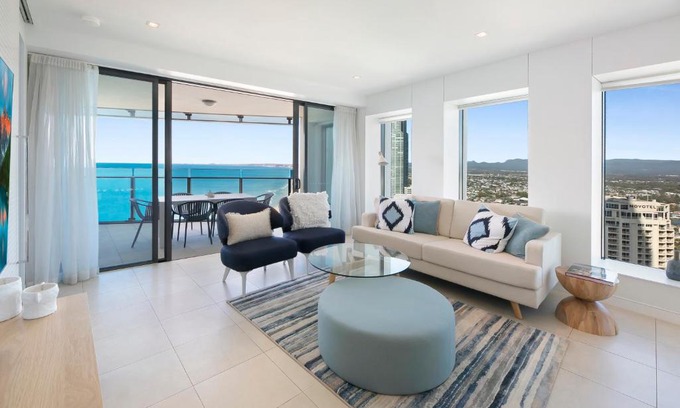 Surfers Paradise Apartment | Luxury 3-Bed Ocean View Apartment at Soul