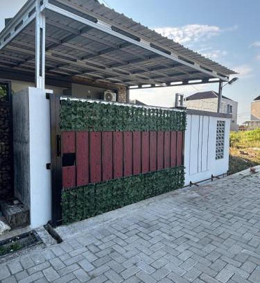 Banaran House | Nevia House - Comfortable Place With Family