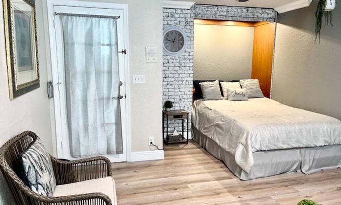 Pembroke Pines Resort | Private room ∙ 2 guests